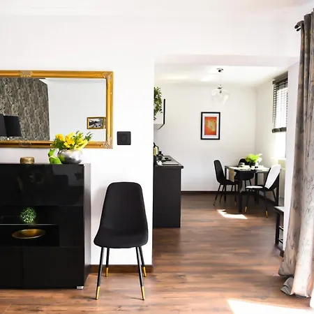 Apartment Mawarooms *
